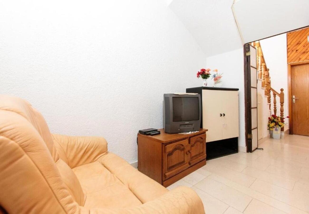 Apartment Knez 1 - 50 M From Beach Podstrana Exterior foto