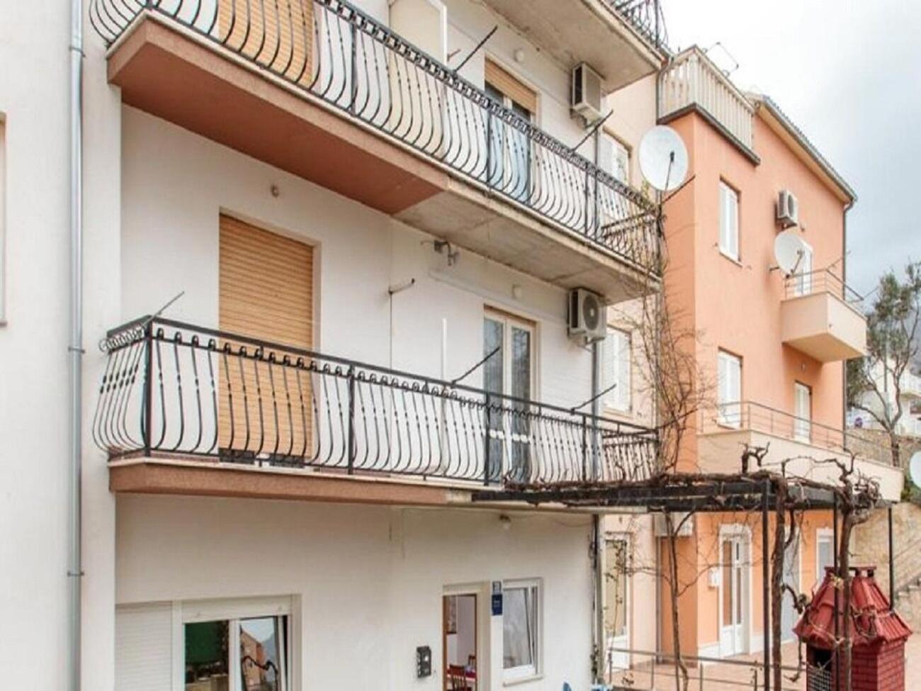 Apartment Knez 1 - 50 M From Beach Podstrana Exterior foto